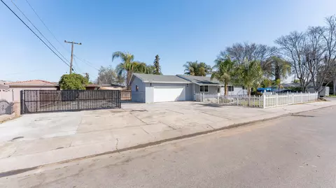 1922 E Ash Ave, Tulare, CA 93274 photo 4