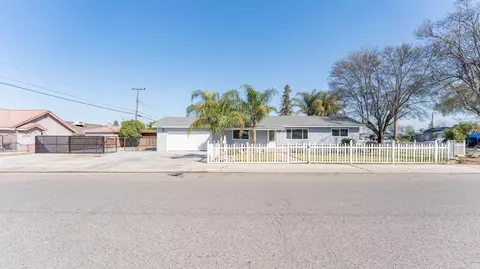 1922 E Ash Ave, Tulare, CA 93274