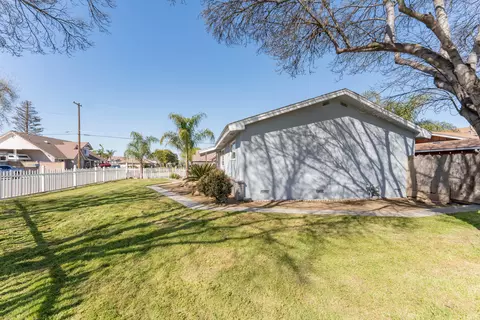 1922 E Ash Ave, Tulare, CA 93274 photo 8