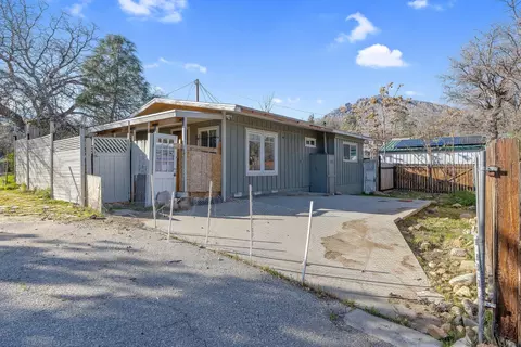 304 Shady Oak Ln, Wofford Heights, CA 93285