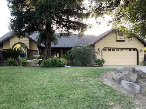 5628 W Walnut Ave, Visalia, CA 93277
