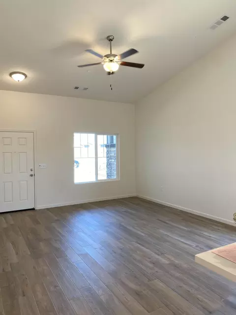 1083 S Howland Ct, Porterville, CA 93257