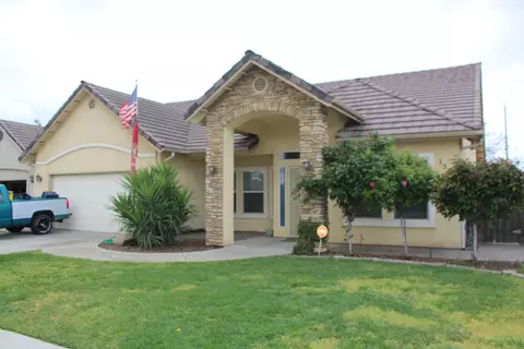1371 Butte St, Tulare, CA 93274