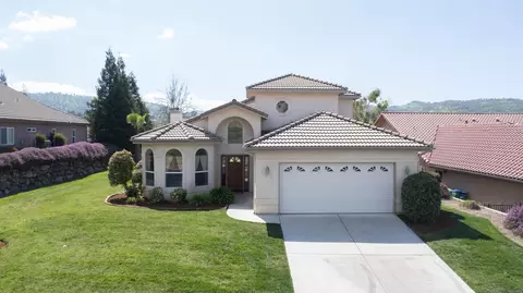 32779 Riverside Dr, Springville, CA 93265