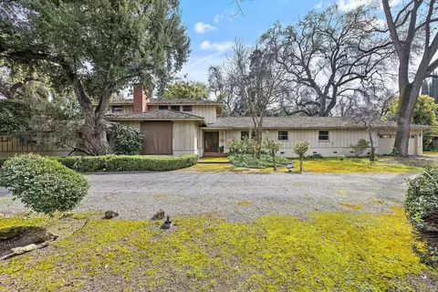 2503 W Green Acres Dr, Visalia, CA 93291
