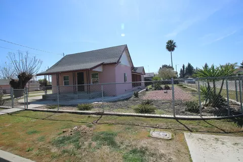 823 Almond Ave, Sanger, CA 93657