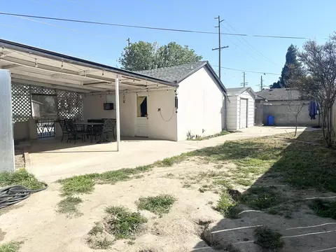 1075 E Beverly Dr, Tulare, CA 93274 photo 6