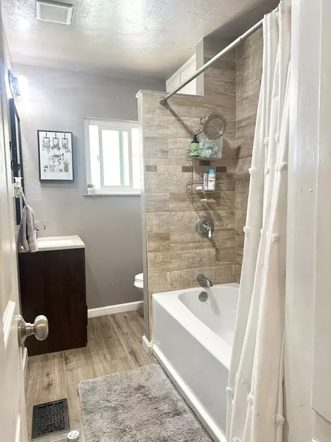 1075 E Beverly Dr, Tulare, CA 93274 photo 5