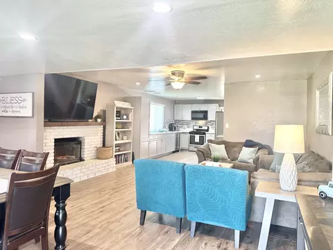 1075 E Beverly Dr, Tulare, CA 93274 photo 2