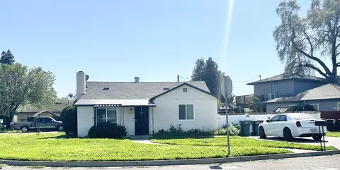 1075 E Beverly Dr, Tulare, CA 93274