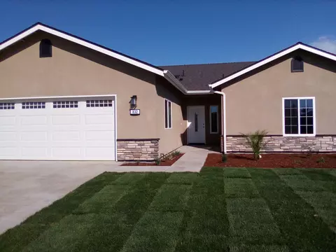 832 S Latimer St, Tulare, CA 93274