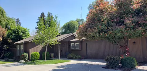 520 N Chinowth St, Visalia, CA 93291