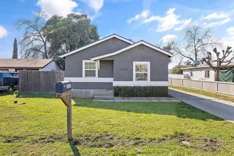 1319 N Hall St, Visalia, CA 93291