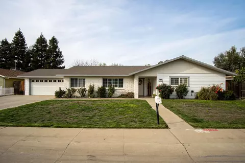 2404 E Feemster Ave, Visalia, CA 93292