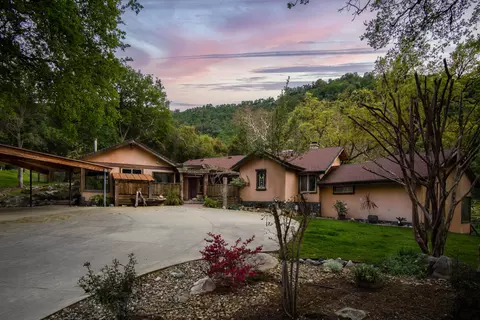 42701 Hawk Hollow Dr, Three Rivers, CA 93271