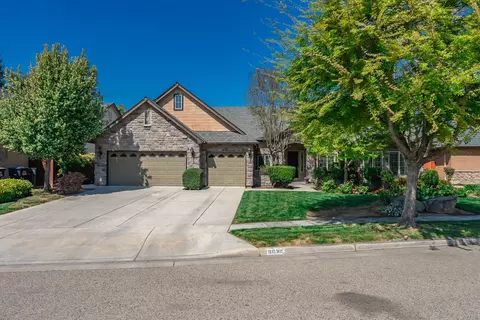 6636 W Logan Ave, Visalia, CA 93291