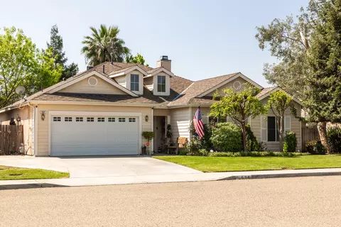 536 W Sunset St, Kingsburg, CA 93631