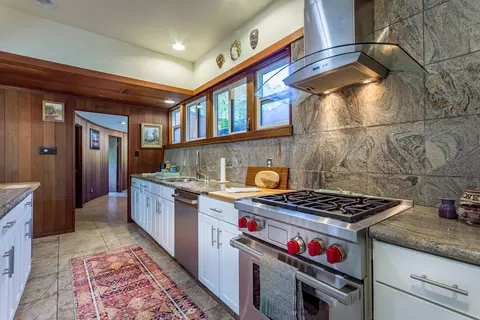 Kitchen - 43452 Kaweah River Dr, Three Rivers, CA 93271 photo 5 of 5