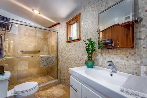 Bath - 43452 Kaweah River Dr, Three Rivers, CA 93271 photo 1 of 3