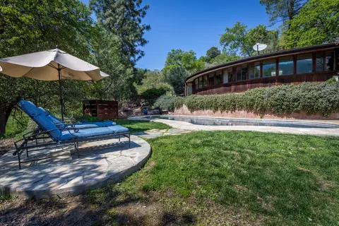 Exterior - 43452 Kaweah River Dr, Three Rivers, CA 93271 photo 4 of 9