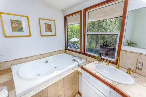 Bath - 43452 Kaweah River Dr, Three Rivers, CA 93271 photo 3 of 3