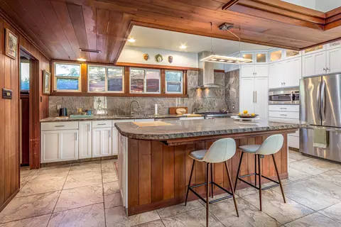 Kitchen - 43452 Kaweah River Dr, Three Rivers, CA 93271 photo 3 of 5