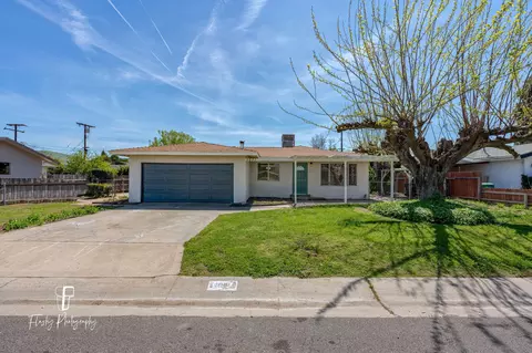 1071 E Vandalia Ave, Porterville, CA 93257