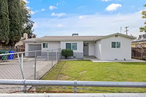 453 N Magnolia Ave, Farmersville, CA 93223
