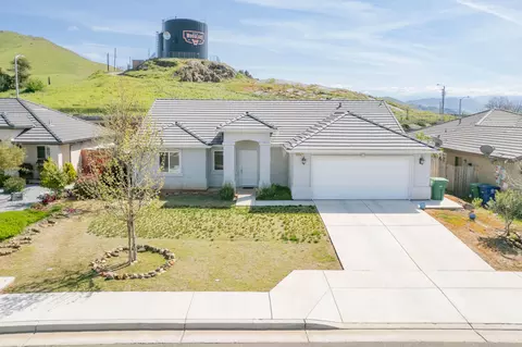 604 Orangewood Dr, Woodlake, CA 93286