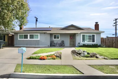 823 W Mulberry Dr, Hanford, CA 93230