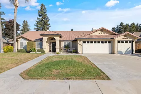 5920 W Beech Ct, Visalia, CA 93277