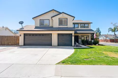 499 W Windsor Dr, Hanford, CA 93230