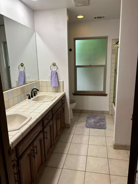 Bath - 2506 E Vassar Ct, Visalia, CA 93292 photo 3 of 3