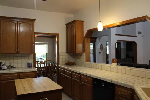 Kitchen - 2506 E Vassar Ct, Visalia, CA 93292 photo 2 of 3