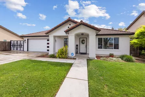 1037 W Elkhorn Ct, Visalia, CA 93277