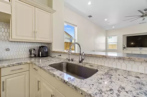 3114 E Beech Ct, Visalia, CA 93292 photo 13