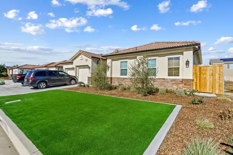 3114 E Beech Ct, Visalia, CA 93292 photo 2