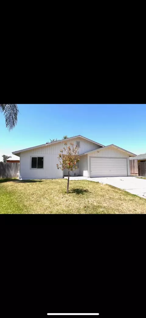 32621 Grove St, Ivanhoe, CA 93235