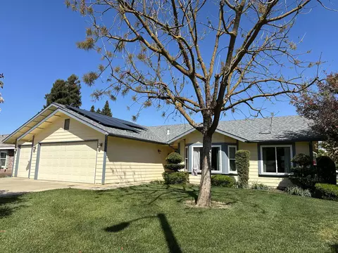 1330 S Maple Ct, Visalia, CA 93292