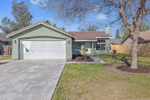 955 N Cottage St, Porterville, CA 93257