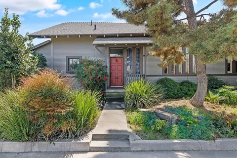 202 S Mirage Ave, Lindsay, CA 93247