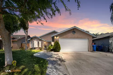 2233 Newport Ct, Delano, CA 93215