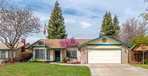 6032 W Howard Ct, Visalia, CA 93277