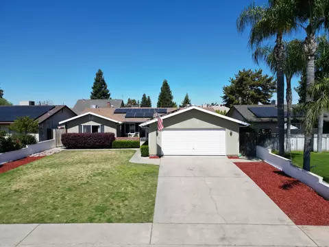 2948 W Country Ct, Visalia, CA 93277
