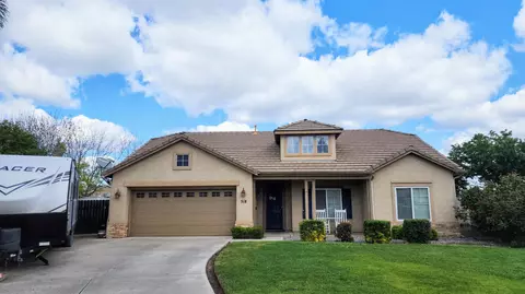 518 W James Ct, Visalia, CA 93277