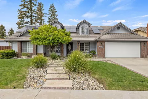 5818 W Vassar Ave, Visalia, CA 93277