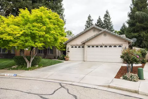 2037 E Monte Vista Ct, Visalia, CA 93292