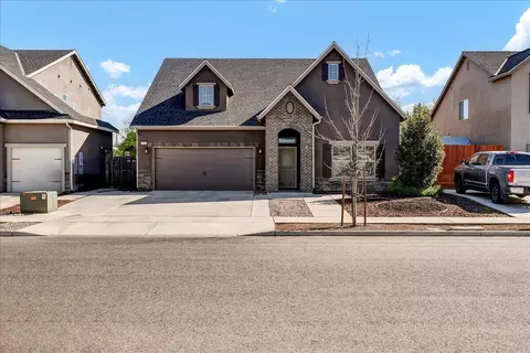 2019 W Babcock Ave, Visalia, CA 93291