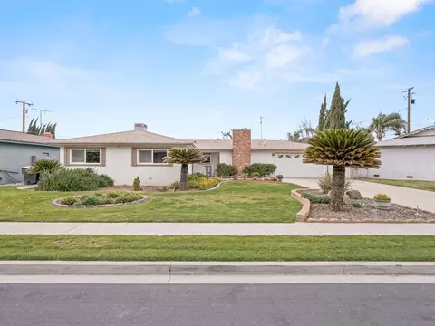 2032 Fairmont Dr, Hanford, CA 93230
