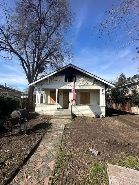703 S Encina St, Visalia, CA 93277